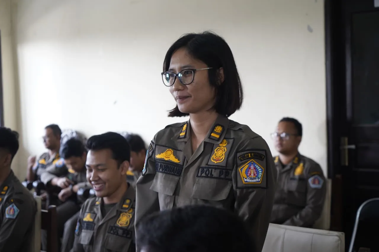 Pariwisata Makin Padat, Wabup Tjok Surya Bekali 14 Satpol PP Bertugas di Nusa Penida