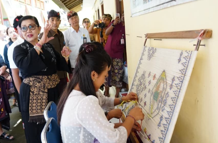 Dari Teater ke Kepemimpinan, Putri Koster Inspirasi Siswa SMAN 1 Rendang