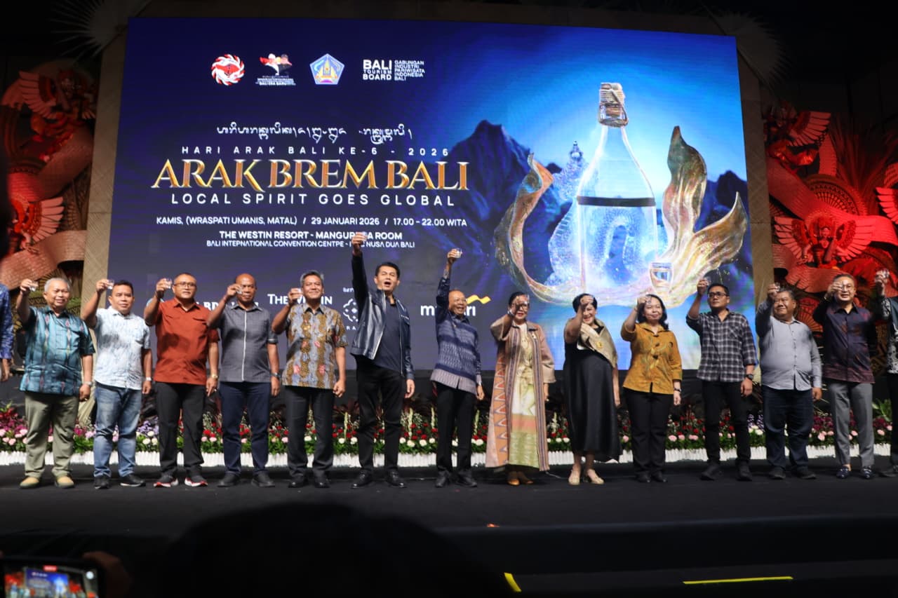 Dari Produk Terlarang Jadi Kebanggaan Dunia: Gubernur Wayan Koster Tuntaskan Perjuangan Arak Bali dari Hulu ke Hilir