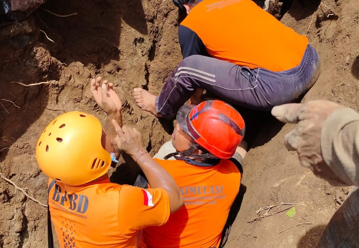 Senderan Pura Longsor Timbun 3 Pekerja, Satu Orang Meninggal Dunia di Gianyar