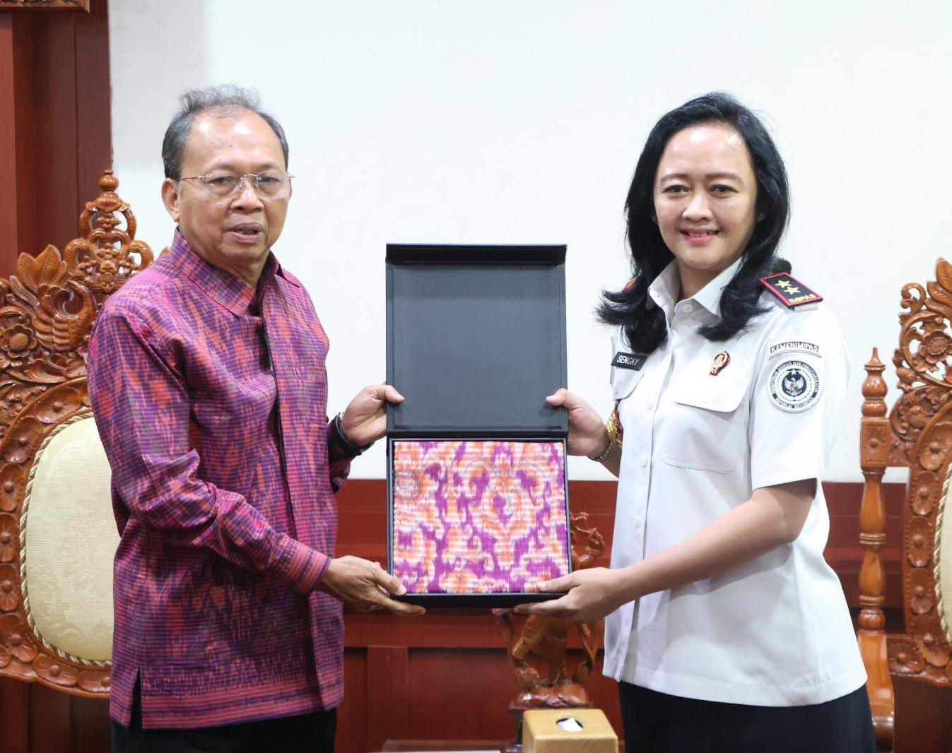 Jaga Kesucian Bali, Gubernur Koster Ajak Kakanwil Imigrasi Baru ‘Sikat’ WNA Pelanggar Aturan