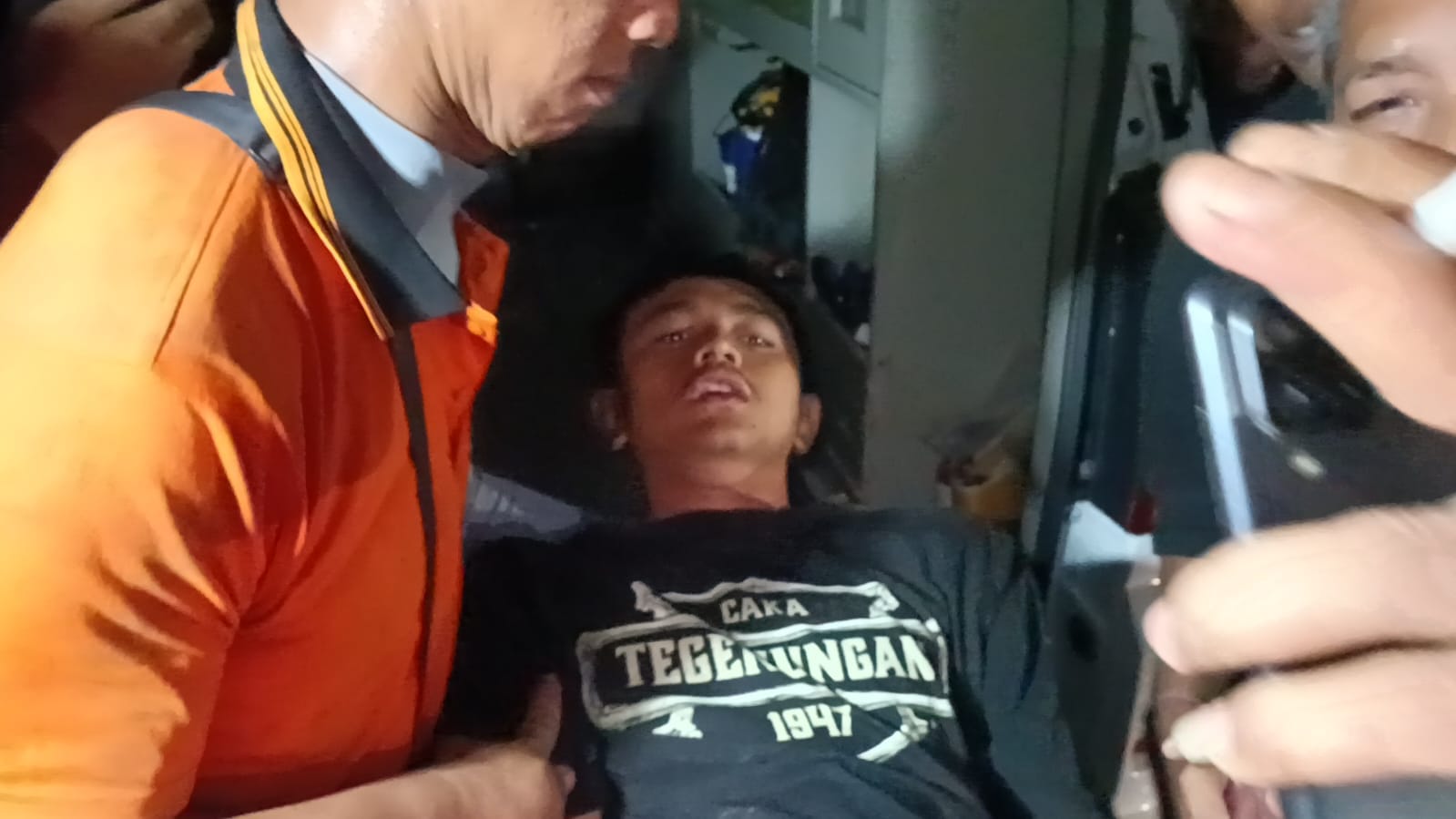 Terjebak 5 Jam di Tengah Arus Sungai Petanu, Pemuda 21 Tahun Berhasil Diselamatkan