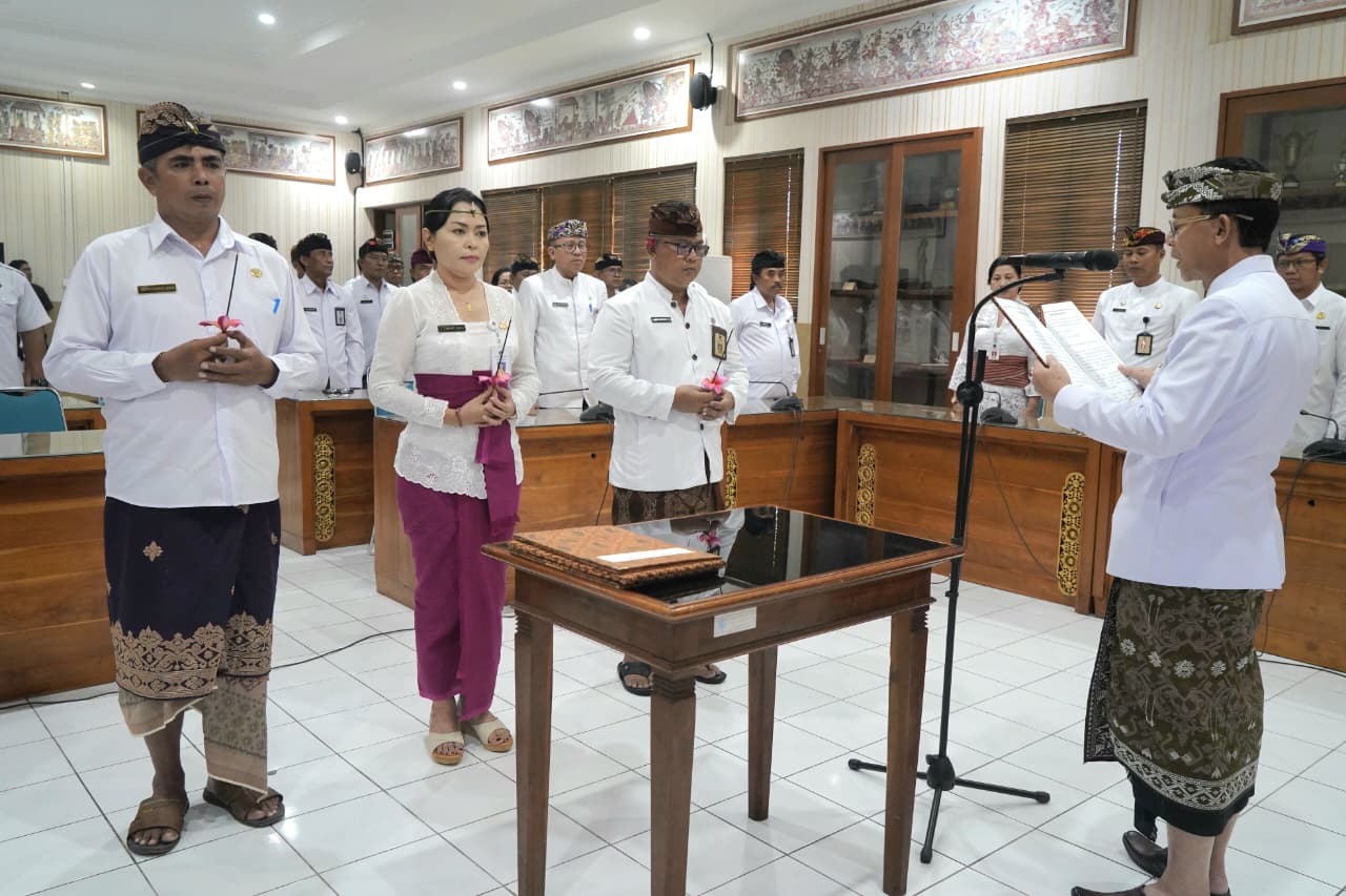 Lantik 3 Pejabat Eselon II Hasil Seleksi Tertinggi, Bupati Made Satria Tekankan Optimalisasi PAD hingga Sampah