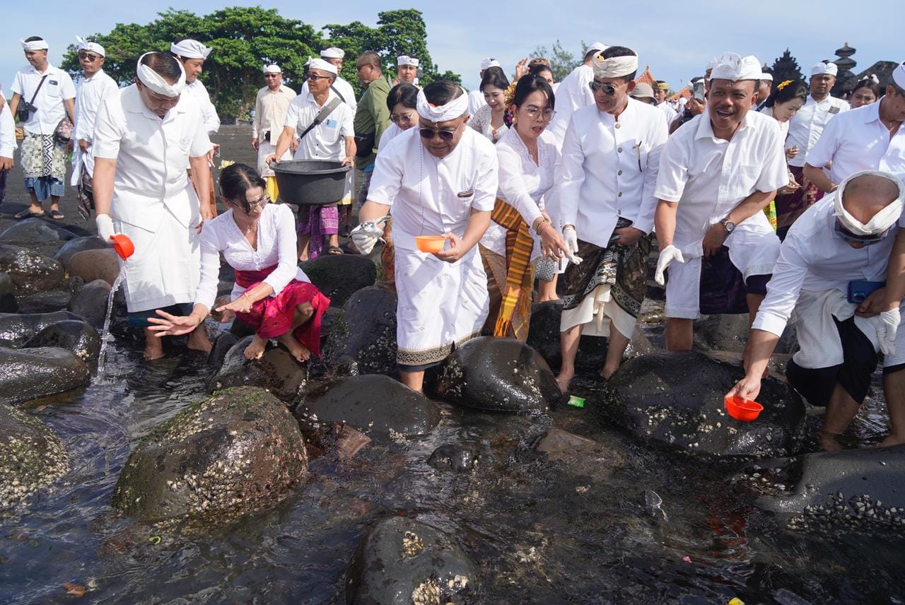 Maknai Tumpek Uye Lewat Aksi Segara Kerthi di Klungkung, Burung-Ikan Dilepas ke Alam Bebas