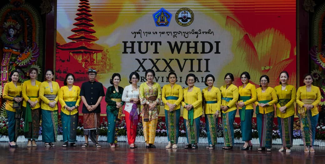 Tak Ingin Taksu Bali Meredup! Gubernur Koster ‘Tagih’ 3 Komitmen Penting Ini dari Perempuan Hindu di HUT ke-38 WHDI