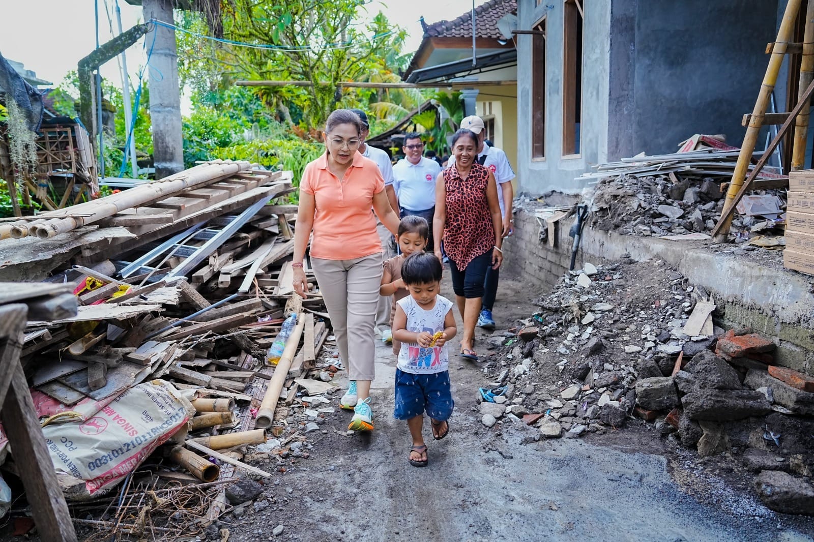Momen Haru Ketua PKK Badung Saat Temui Anak Yatim di Penarungan: Kita Pastikan Mereka Tak Sendirian