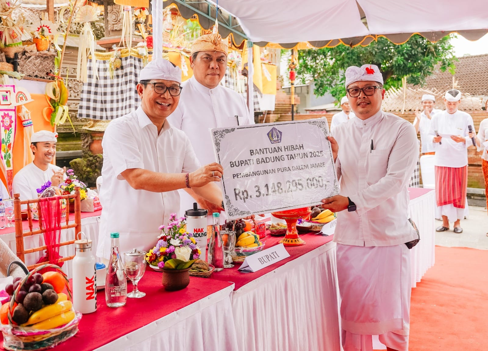 Kunjungi Pura Dalem Jambe Kapal, Bupati Adi Arnawa Guyur Hibah Rp 3 Miliar dan Ajak Warga Bikin ‘Tebe Modern’