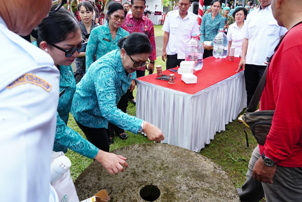 Ibu Putri Koster ‘Gerilya’ di Tabanan: Sasar 3 Desa Jadi Model Sampah Berbasis Sumber, Ingatkan Ibu-ibu Bahaya Gadget!