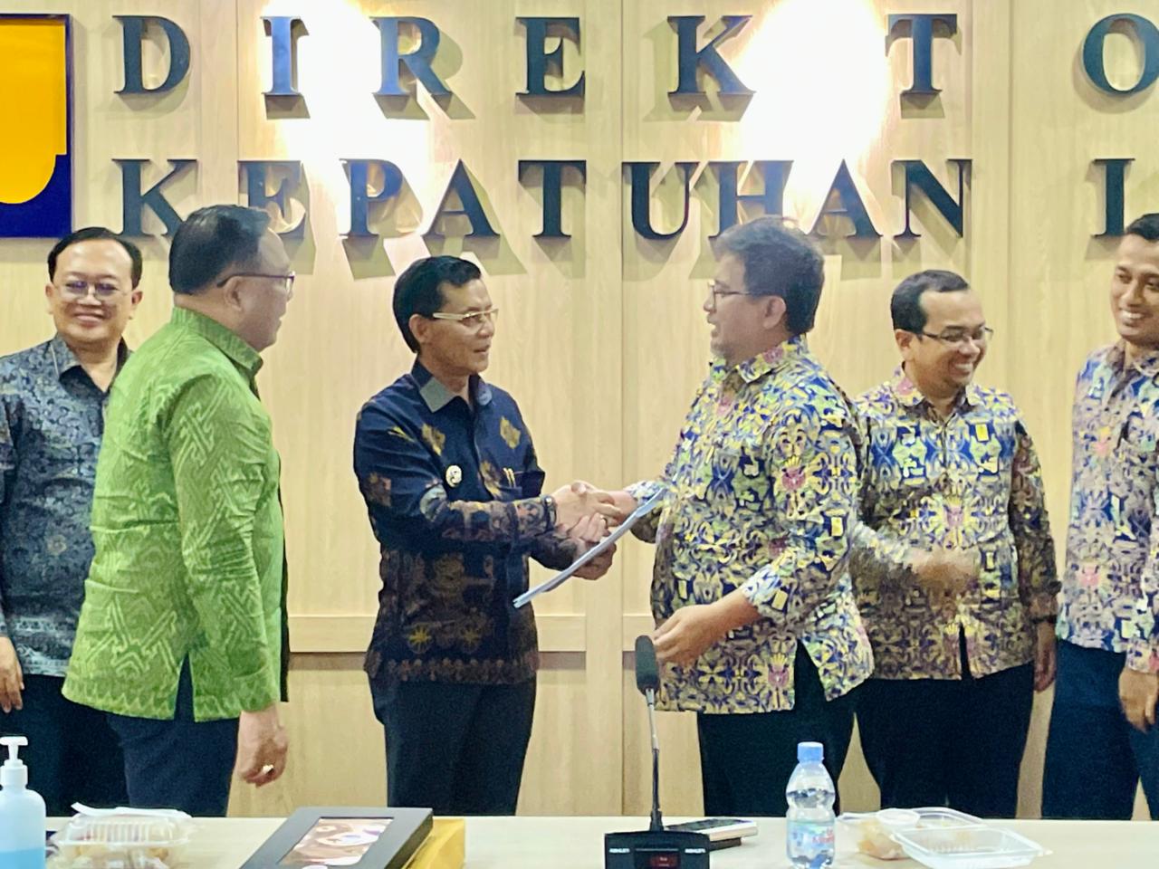 Garis Pantai Klungkung Mundur Parah! Bupati Made Satria Desak Kementerian PU Segera Turun Tangan