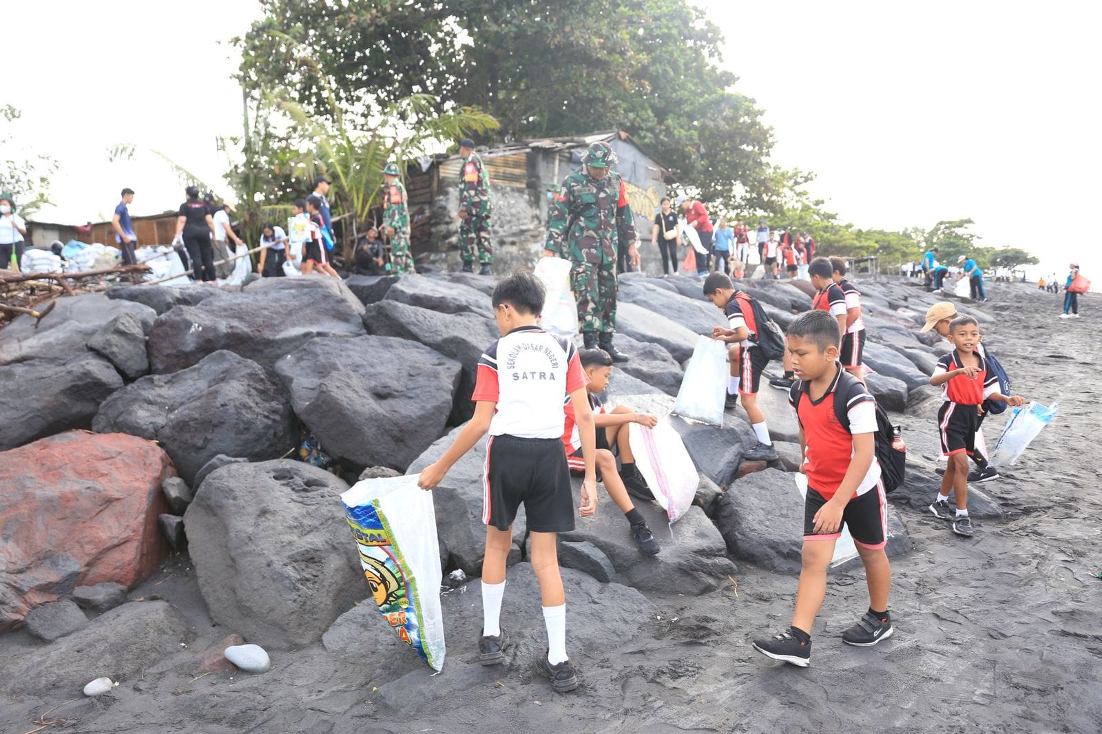 Gagas ‘Revolusi Hijau’, Sayang Suparta Desak Dewan Lintas Dapil hingga Pelajar Bersatu Atasi Sampah Klungkung