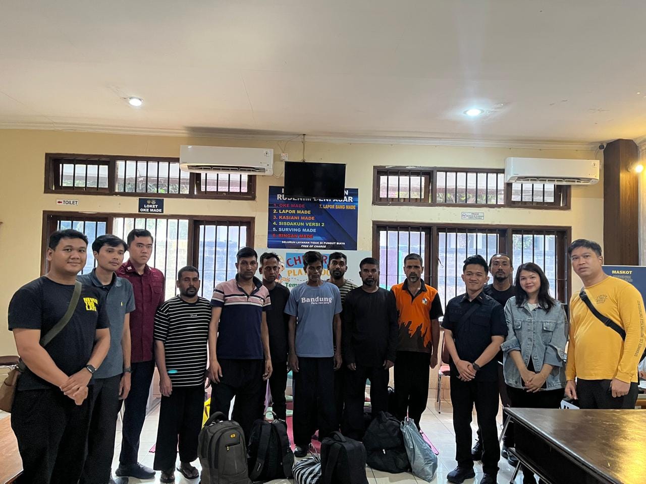 Nekat! 7 WN Bangladesh Masuk Bali Tanpa Paspor, Ketahuan Sembunyi di Masjid Sebelum Diciduk