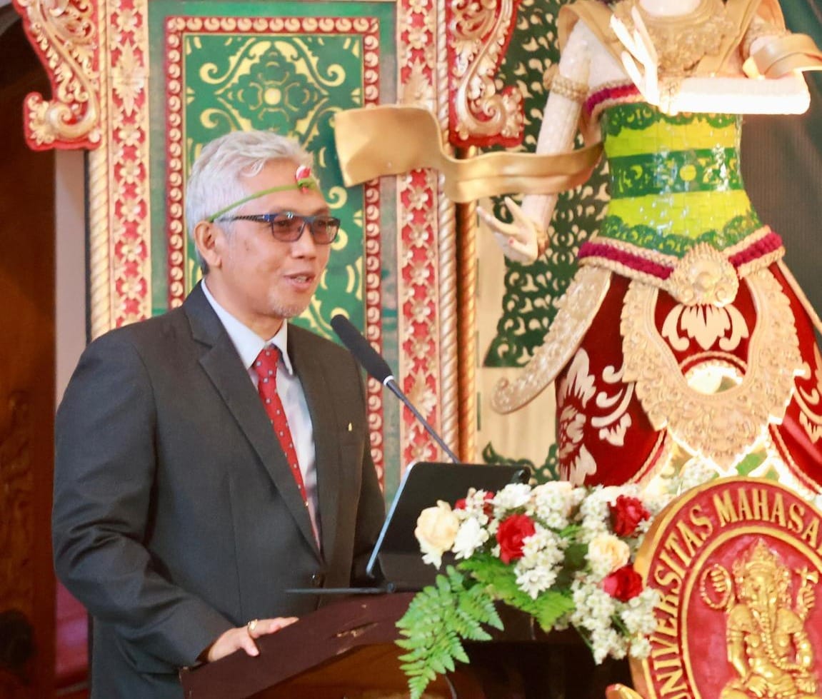 Pelantikan Rektor Unmas Denpasar, Gubernur Koster Ingin Kolaborasi Riset Perguruan Tinggi se-Bali