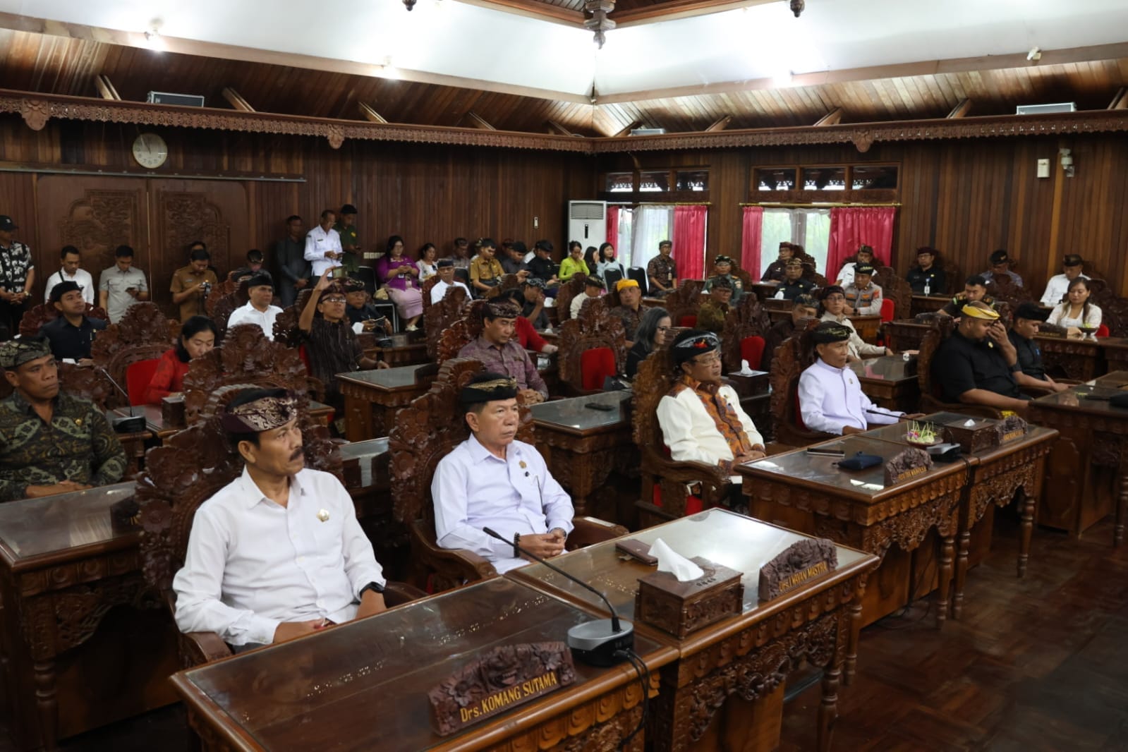Jawab Pandangan Bupati, DPRD Klungkung Tegaskan Pentingnya Kontrol Legislatif dalam Penamaan Jalan