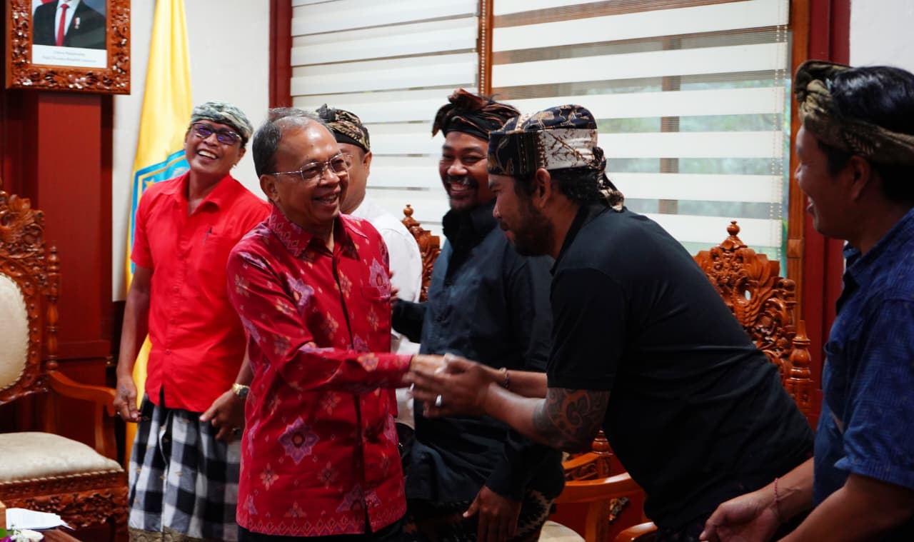 Kabar Gembira Bagi Sopir Pangkalan : Gubernur Koster Janji Fasilitasi BPJS dan Perketat Aturan Plat DK