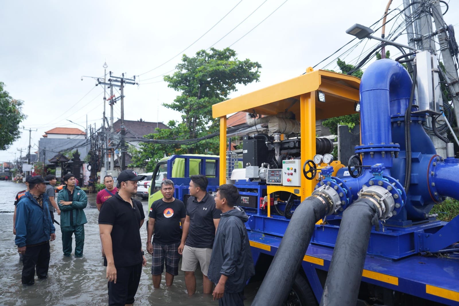 Wisatawan Terjebak Banjir Kuta, Wabup Badung Evaluasi Alat Evakuasi: “Harus Pakai Mesin!”