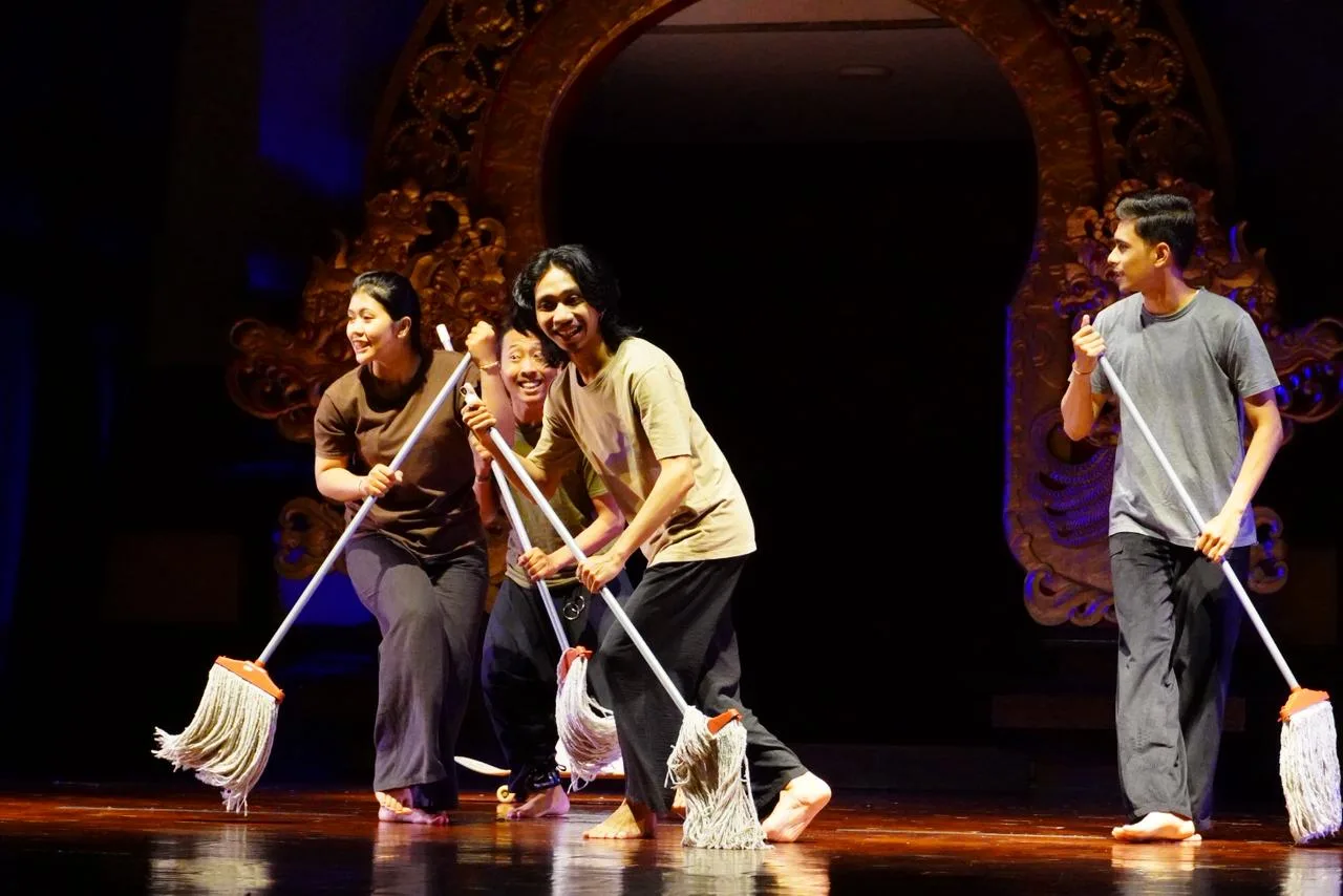 Sentil Banjir hingga Macet, Ibu Putri Koster Puji Nyali Komunitas Kawiya di Pementasan ‘Jaratkaru’