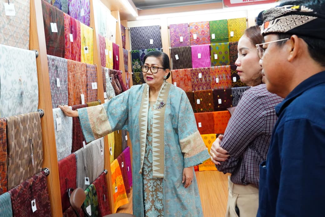Jadi Penopang Saat Pandemi, Putri Koster Promosikan Strategi UMKM Bali ke DPRD Gunung Mas