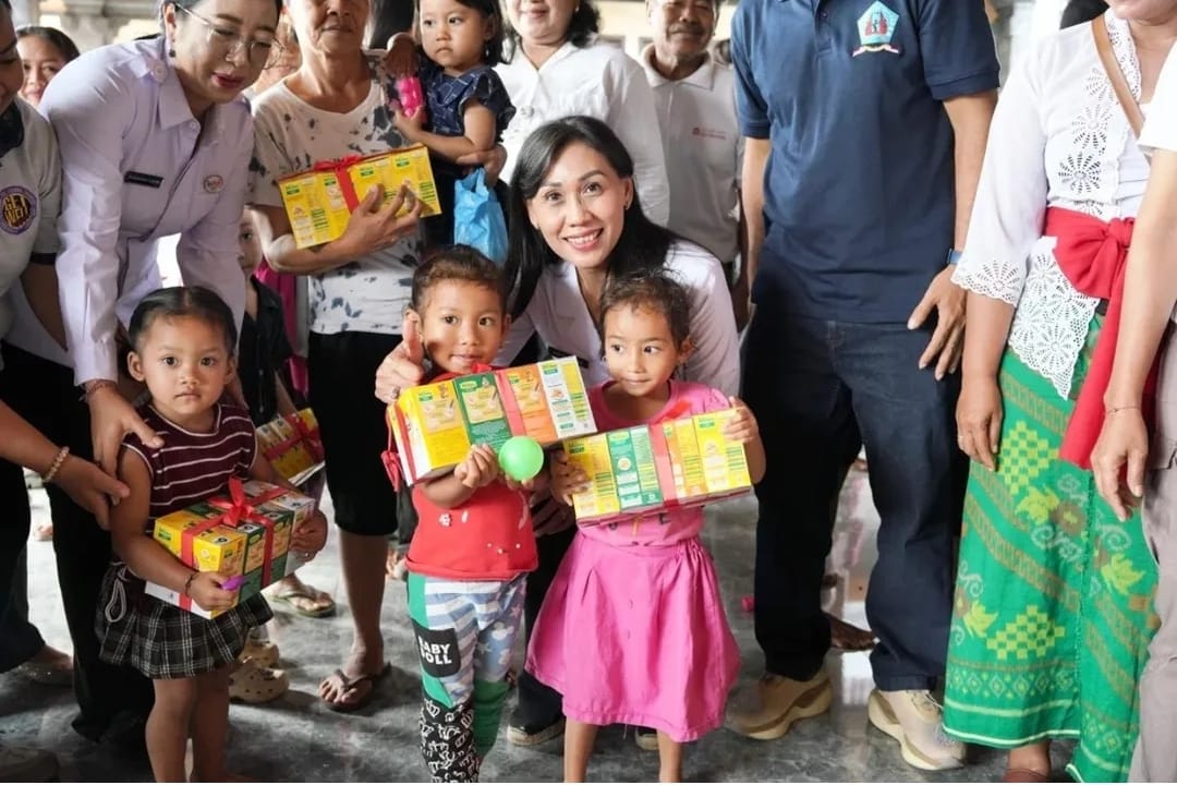 Gianyar Terbaik Kedua Nasional! Ny. Surya Adnyani Guyur 115 Balita dengan Susu Khusus Stunting