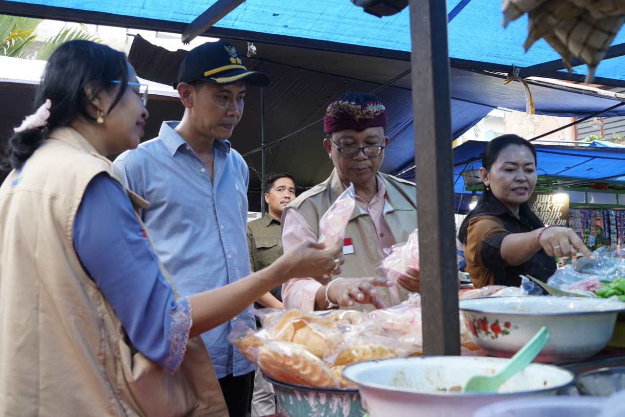 Duh! BPOM Temukan Kerupuk Mengandung Pewarna Tekstil di Pasar Senggol Semarapura