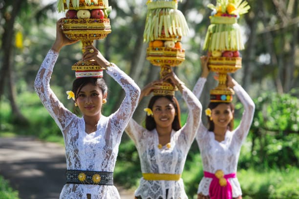 Bedah Karakter Soma Kliwon Uye: Sosok Pengabdi Publik yang Karismatik Namun Penuh Teka-teki