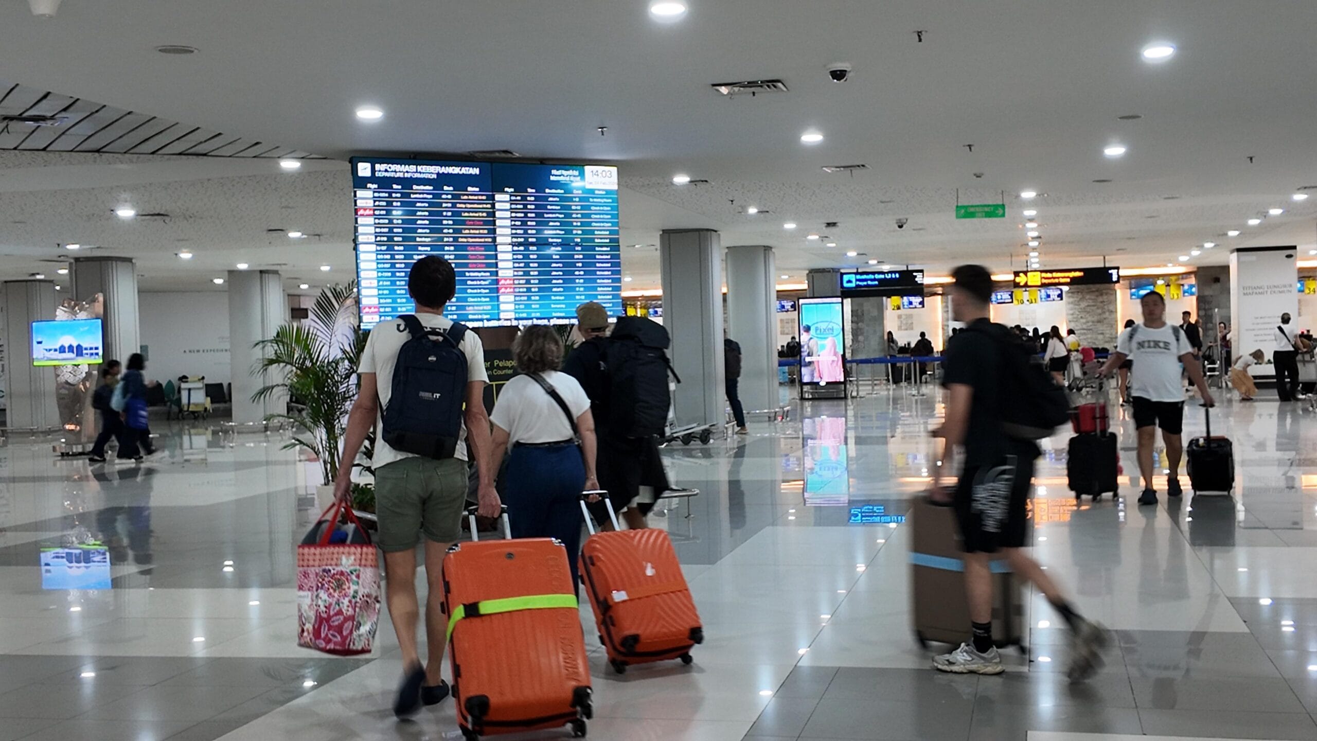 Timur Tengah Membara ! 1.631 Penumpang di Bandara Ngurah Rai Terlantar Akibat Ruang Udara Tutup