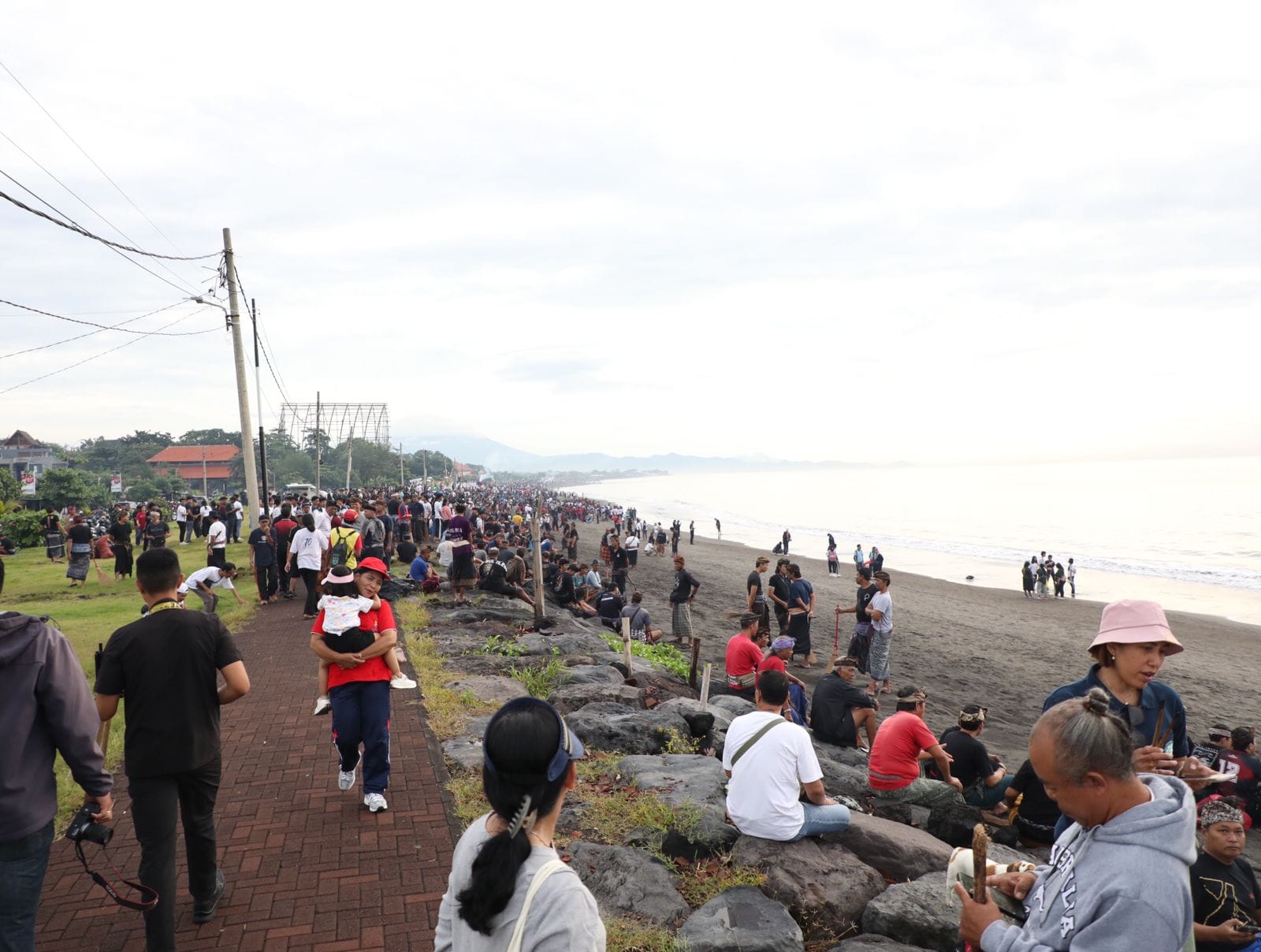 Instruksi Langsung Presiden Prabowo! Kapolda hingga Gubernur ‘Turun Gunung’ Bersihkan Pantai Padang Galak