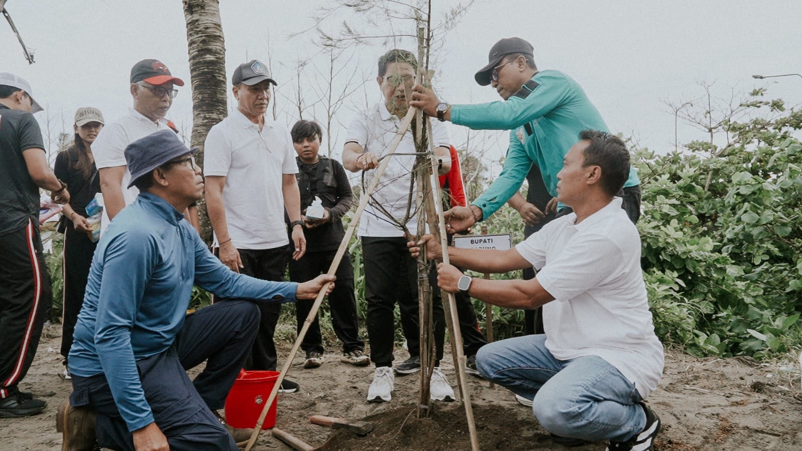 Lawan Abrasi, Bupati Adi Arnawa Bakal Pasang ‘Sabuk’ Breakwater dari Bali Selatan hingga Canggu!