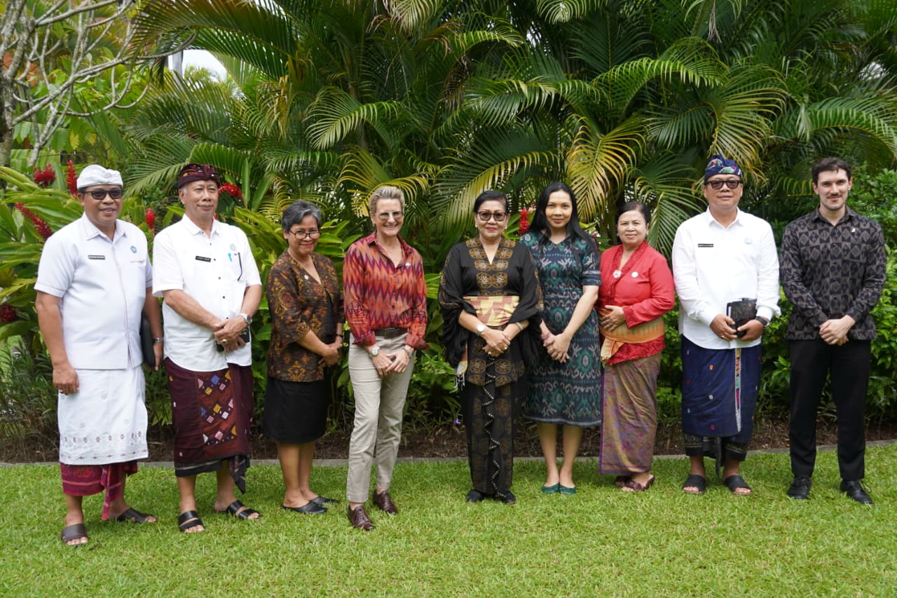 Penenun Klungkung Go Digital! Intip Kolaborasi Strategis Ny. Putri Koster Bersama Pemerintah Australia