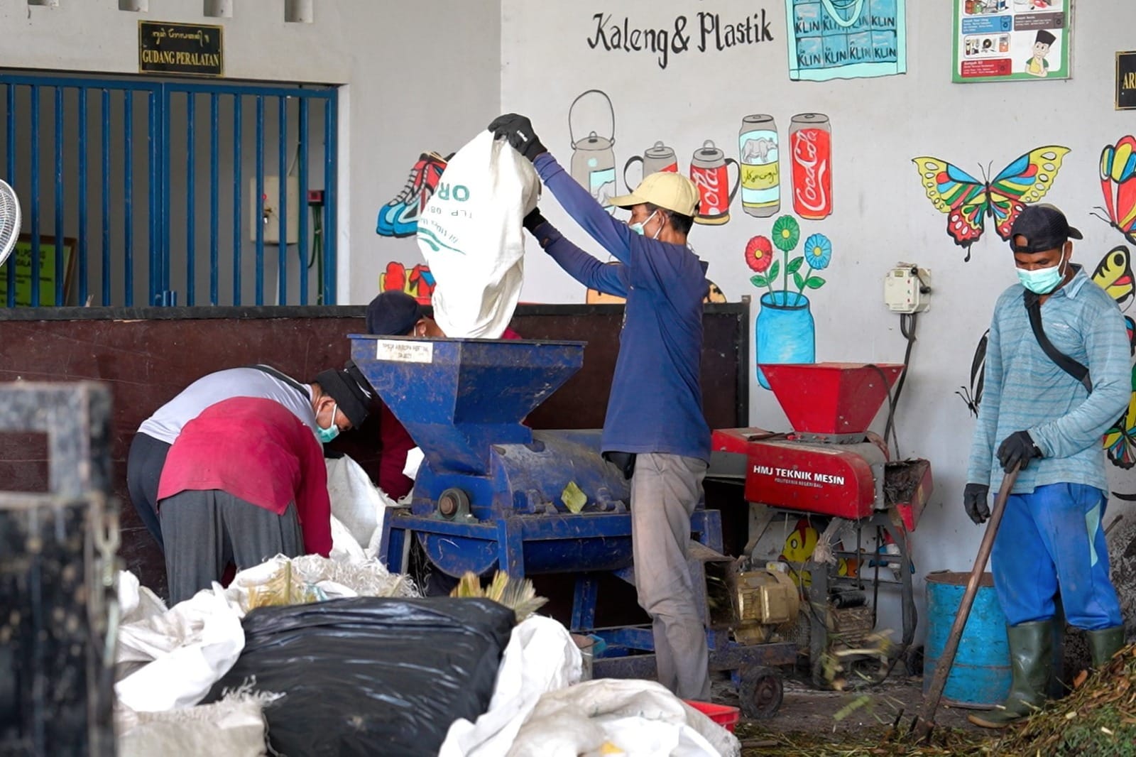 Terapkan Kebijakan ‘Tidak Pilah, Tidak Angkut’, Bupati Adi Arnawa Siapkan Sanksi Adat hingga Kompetisi Antar Desa