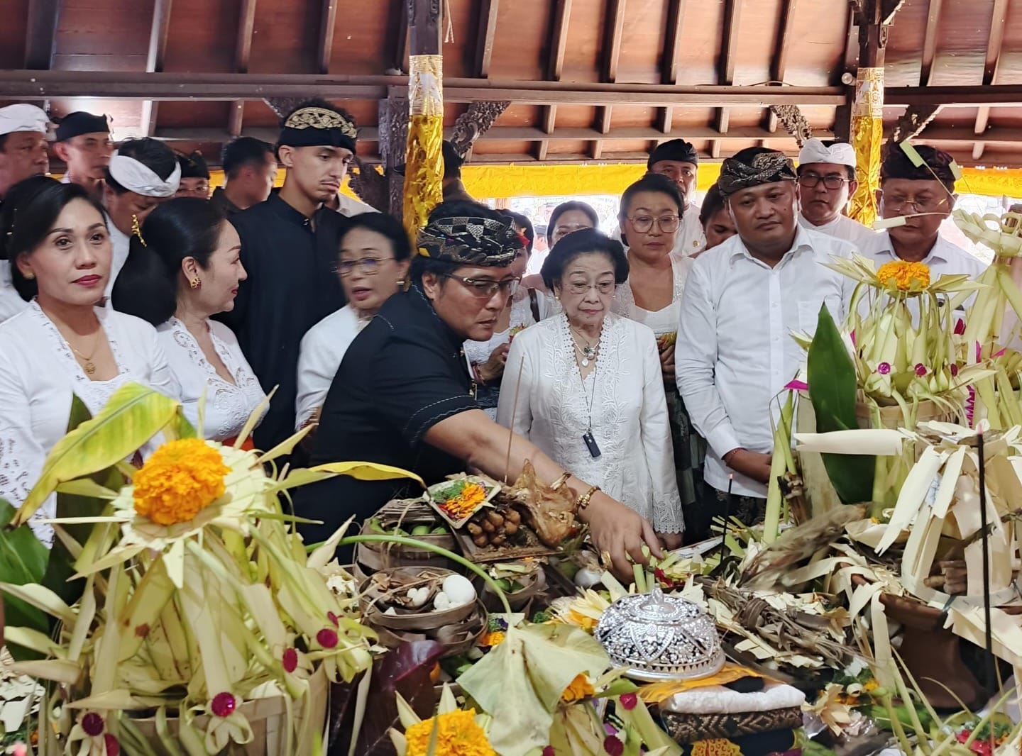Dampingi Megawati di Puri Gianyar, Wagub Giri Prasta: Ini Wujud Penghormatan Atas Pengabdian Almarhum
