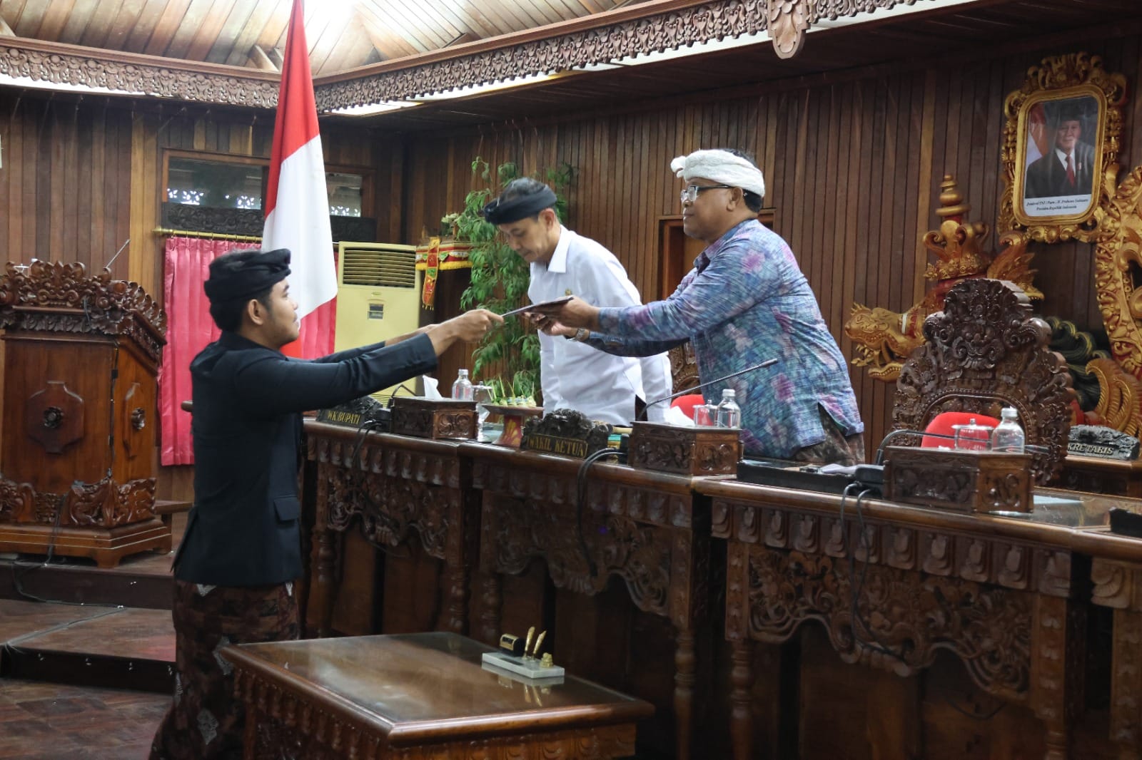 Soroti Ketidakadilan Tarif Parkir dan Jalan Rusak, Fraksi Hanura Klungkung Tagih Keseimbangan Pelayanan