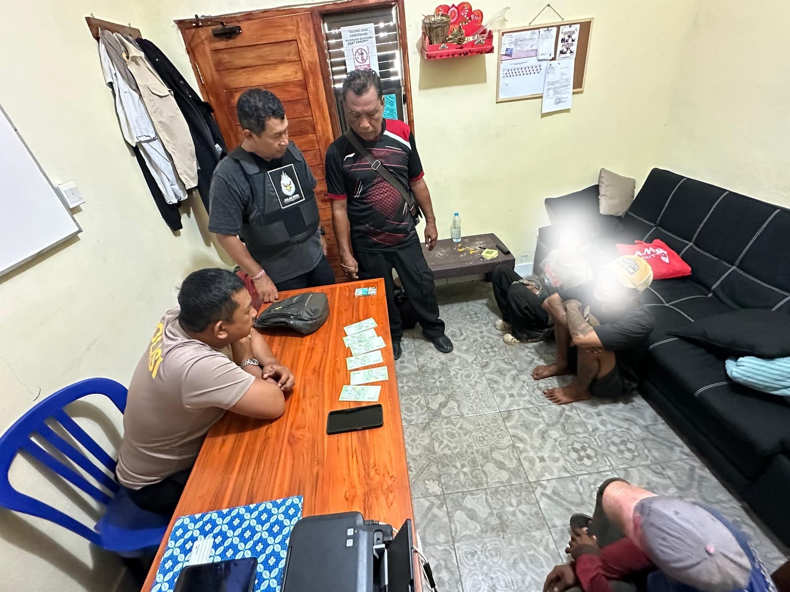 Waspada! Ratusan Lembar Uang Palsu Beredar di Nusa Penida, Dua Pemuda Asal Cirebon Diciduk