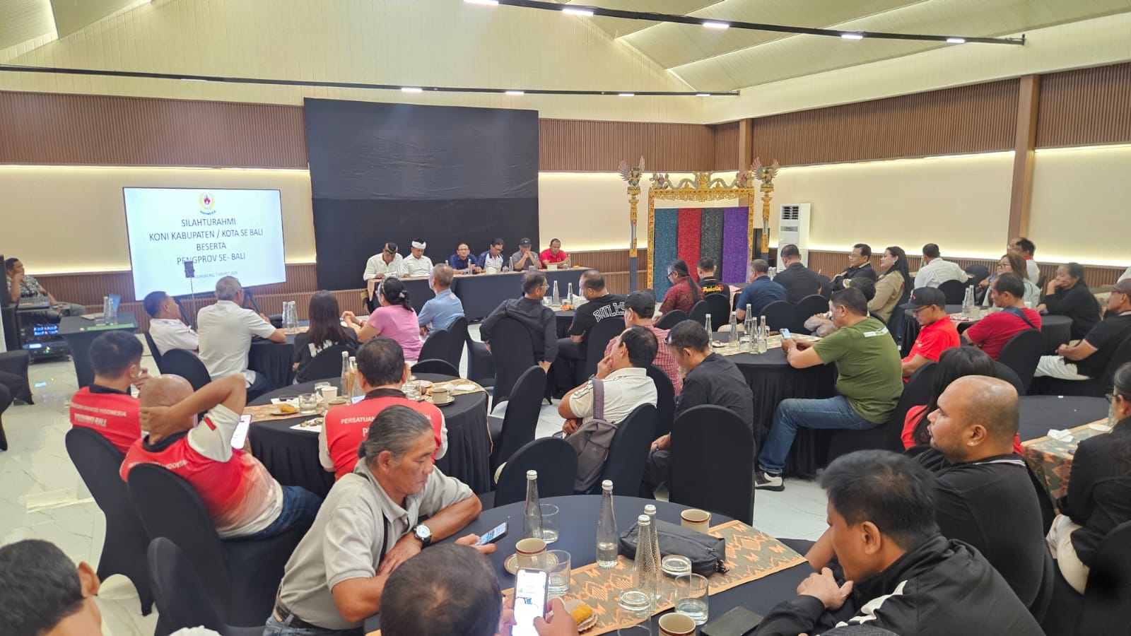 Kesampingkan Politik! Alasan Gung Anom ‘Pasang Badan’ Usung Giri Prasta Demi Selamatkan Olahraga Bali