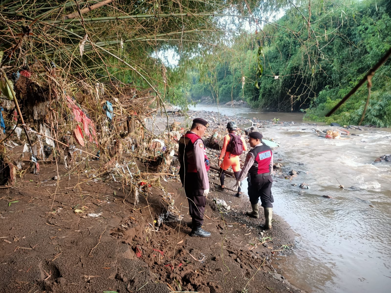 Banjir Buleleng, Kadek Wahyu Ditemukan Meninggal Dunia di Perairan Dencarik