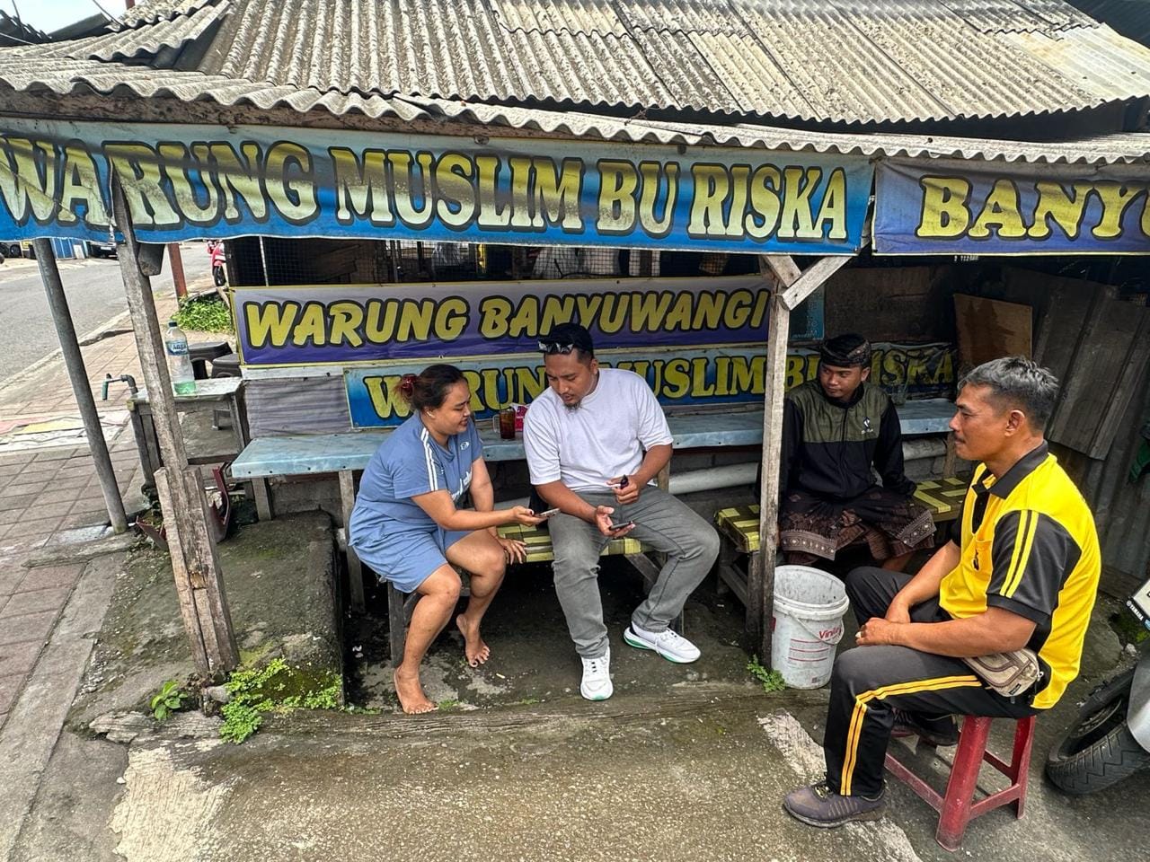 Pura-pura Parkir, Pria Bermotor PCX Jambret Kalung Emas Pedagang Ikan di Dalung