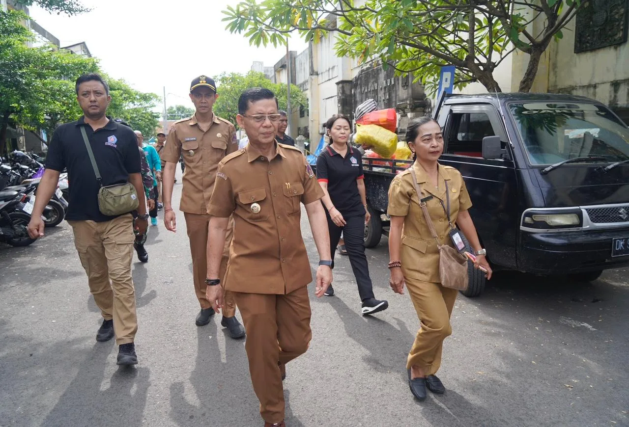 Jamin Stok Pangan Aman Jelang Nyepi dan Idul Fitri, Bupati Satria Pantau Langsung Pasar Galiran