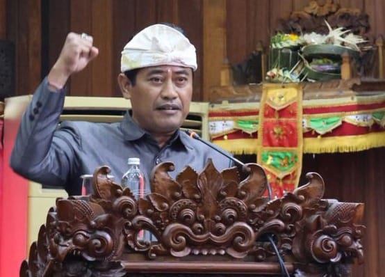 Perkuat Fiskal Daerah, Fraksi PDI Perjuangan Setujui Perda Pajak & Retribusi Klungkung: UMKM Harus Dilindungi!