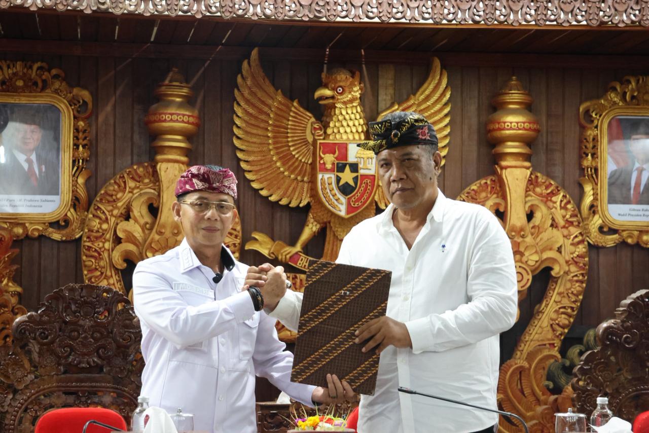 Yakinkan Dewan, Bupati Made Satria Optimistis Perda Pajak & Retribusi Perkuat Kemandirian Klungkung