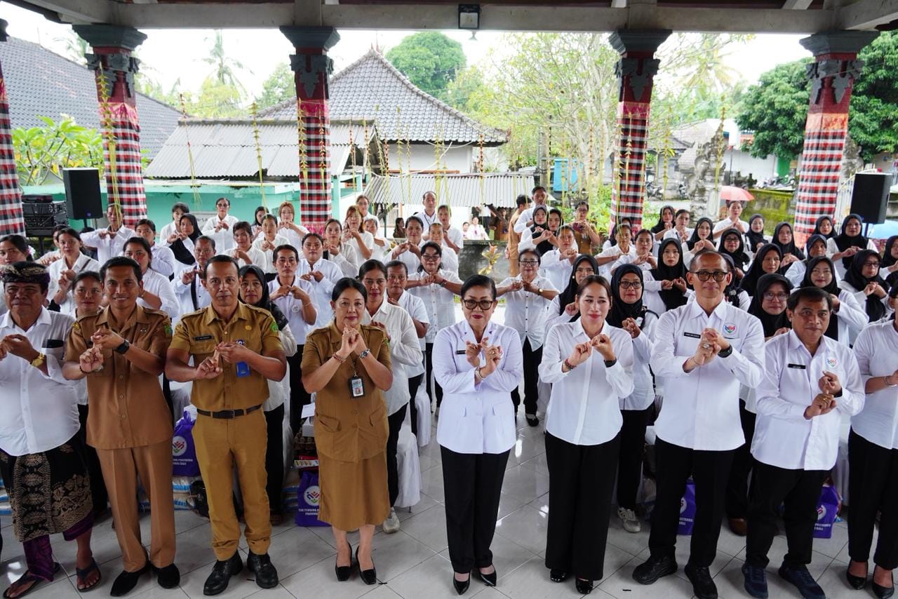 Ada Program Satu Keluarga Satu Sarjana, Ibu Putri Koster Minta Kader Posyandu Proaktif Bantu Warga