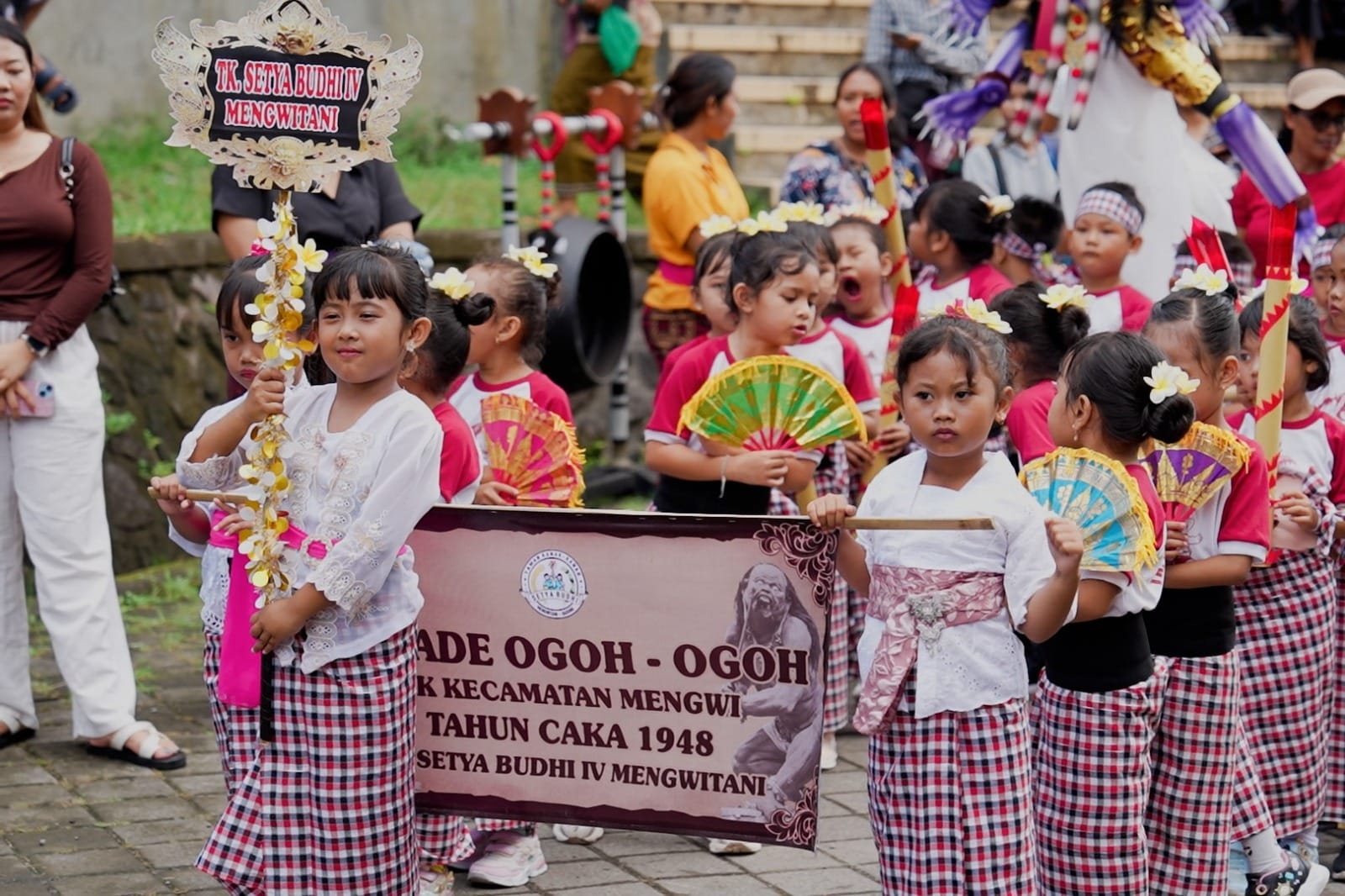 Tanamkan Budaya Sejak Dini, Puluhan TK di Mengwi Unjuk Gigi dalam Parade Ogoh-Ogoh Kreatif