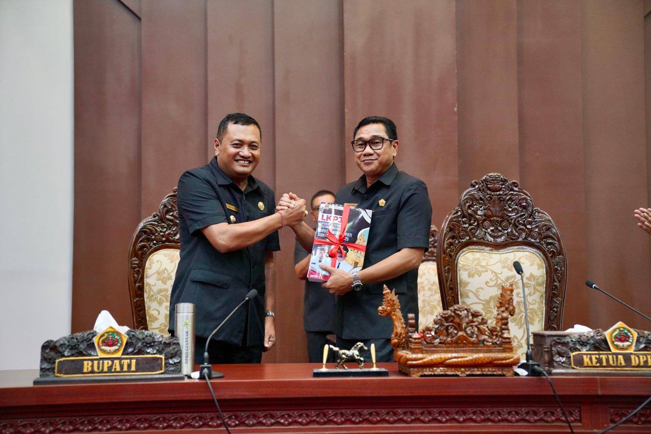 Realisasi PAD Gianyar Dekati Rp 2 Triliun, Bupati Mahayastra Paparkan Rapor Hijau di DPRD