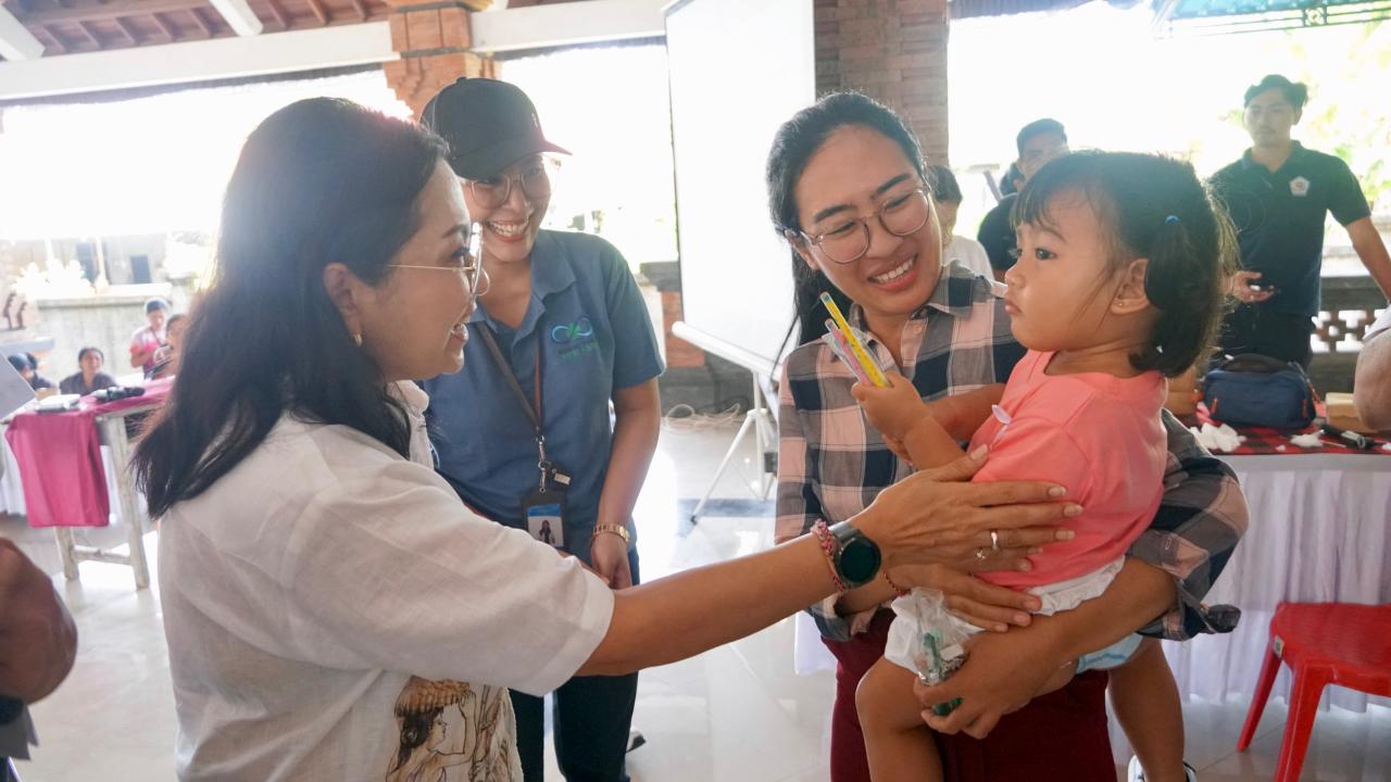 Peringati Hari Pendengaran Sedunia 2026, PKK Badung Gelar Pemeriksaan Telinga Gratis di Desa Kuwum