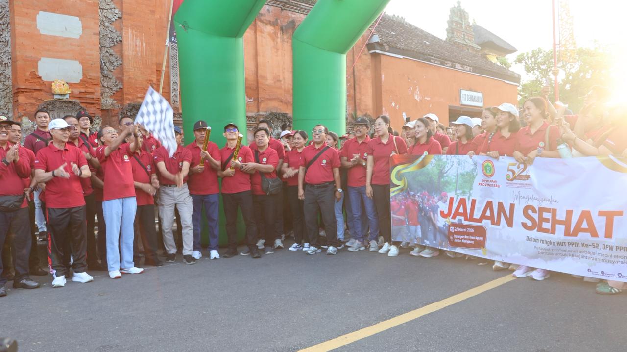 epas Jalan Sehat HUT PPNI ke-52, Gubernur Koster Apresiasi Peran Strategis Perawat dalam Pembangunan Kesehatan Bali