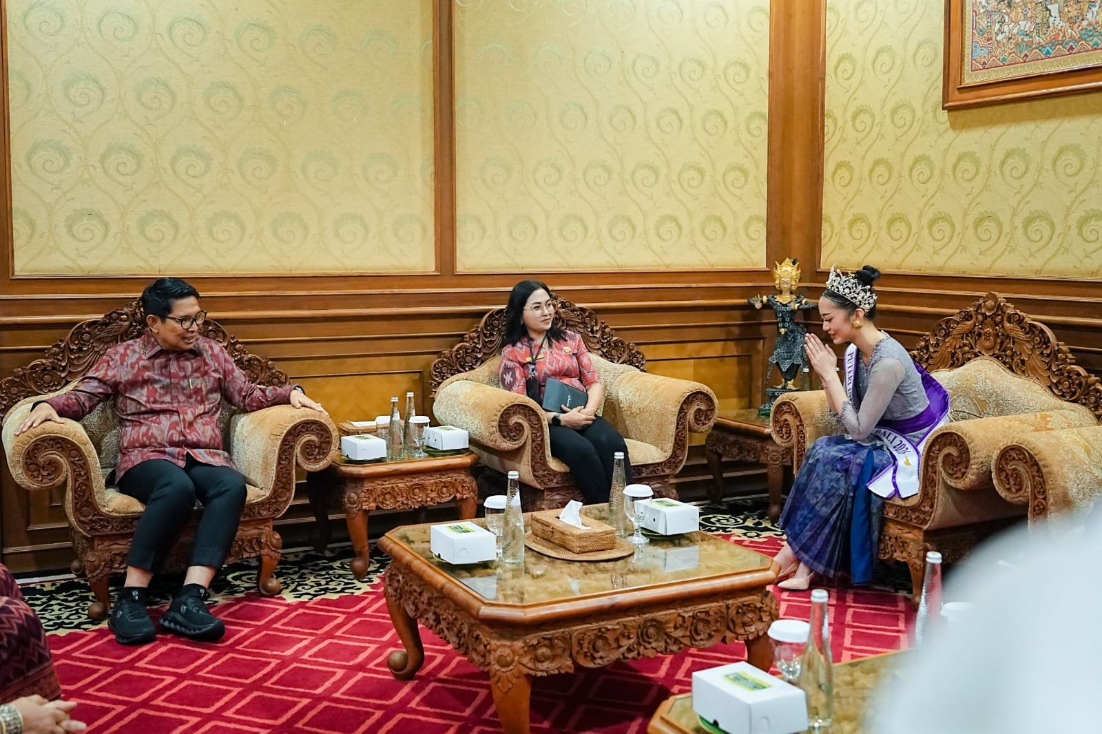 Tak Sekadar Cantik ! Bupati Badung ‘Bekali’ Victoria Veronica Isu Sampah hingga Inflasi Jelang Final Putri Indonesia 2026