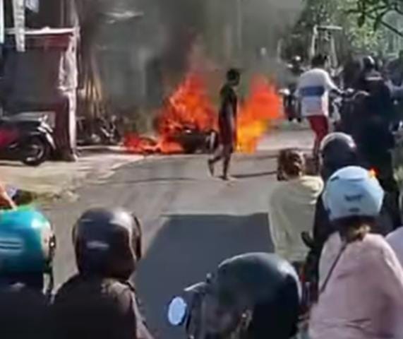 Niat Hati Ingin Memperbaiki, Motor yang Didorong ke Bengkel Malah Hangus  Terbakar di Kuta