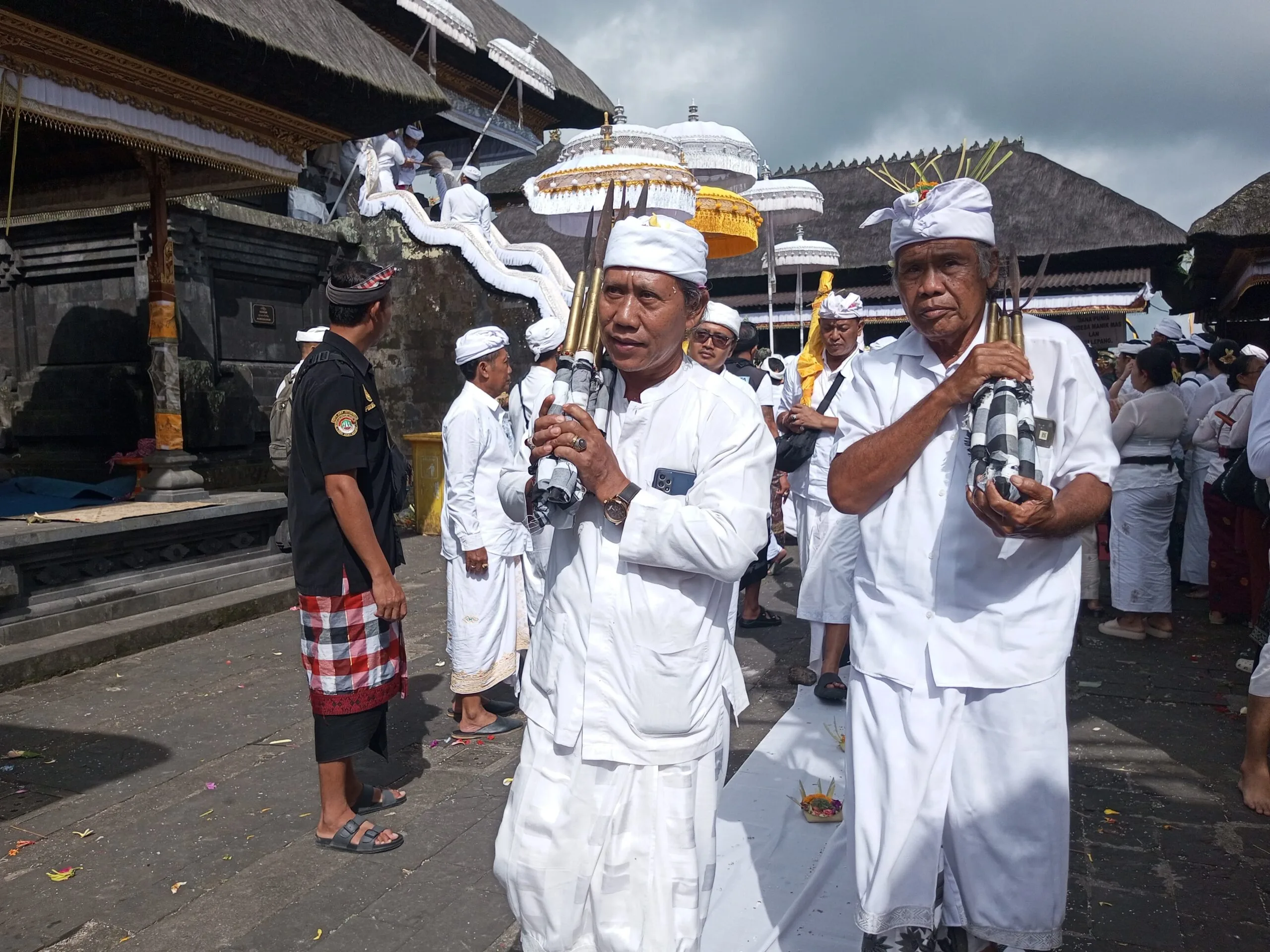 Jelang Melasti Selasa Besok, Pralingga Ida Bhatara Pura Besakih Katedunang