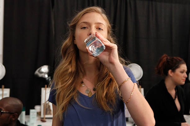 Penelitian Ungkap Efek Samping “Aneh” Kurang Minum : Picu Lonjakan Hormon Stres Hingga 50 Persen !