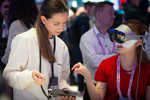 Bukan Cari Muka! Ini 11 Perilaku ‘Halus’ Orang Sangat Cerdas yang Sering Luput dari Perhatian