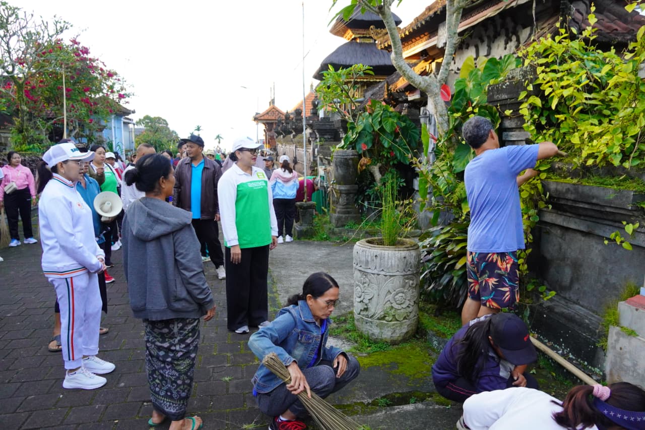 Suara Kulkul, Cara Unik Ibu Putri Koster “Sihir” Warga Sulangai Jadi Pecinta Kebersihan