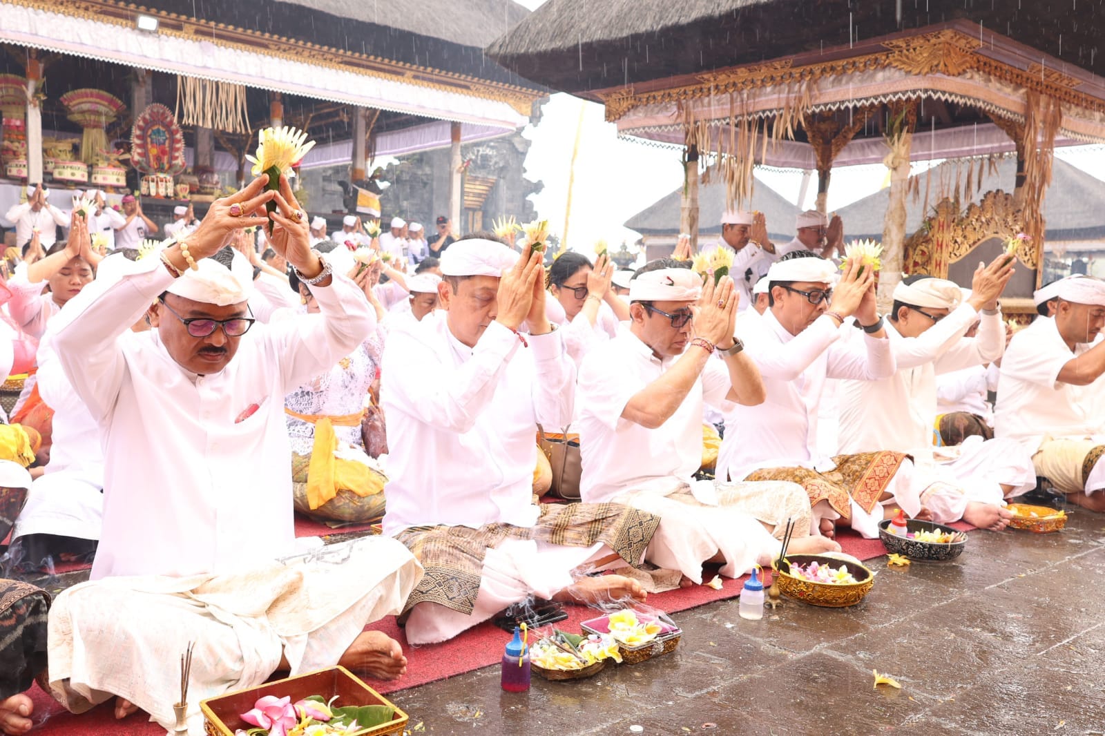 Serangkaian IBTK di Pura Agung Besakih, Walikota Jaya Negara Pimpin Bhakti Penganyar Pemkot Denpasar